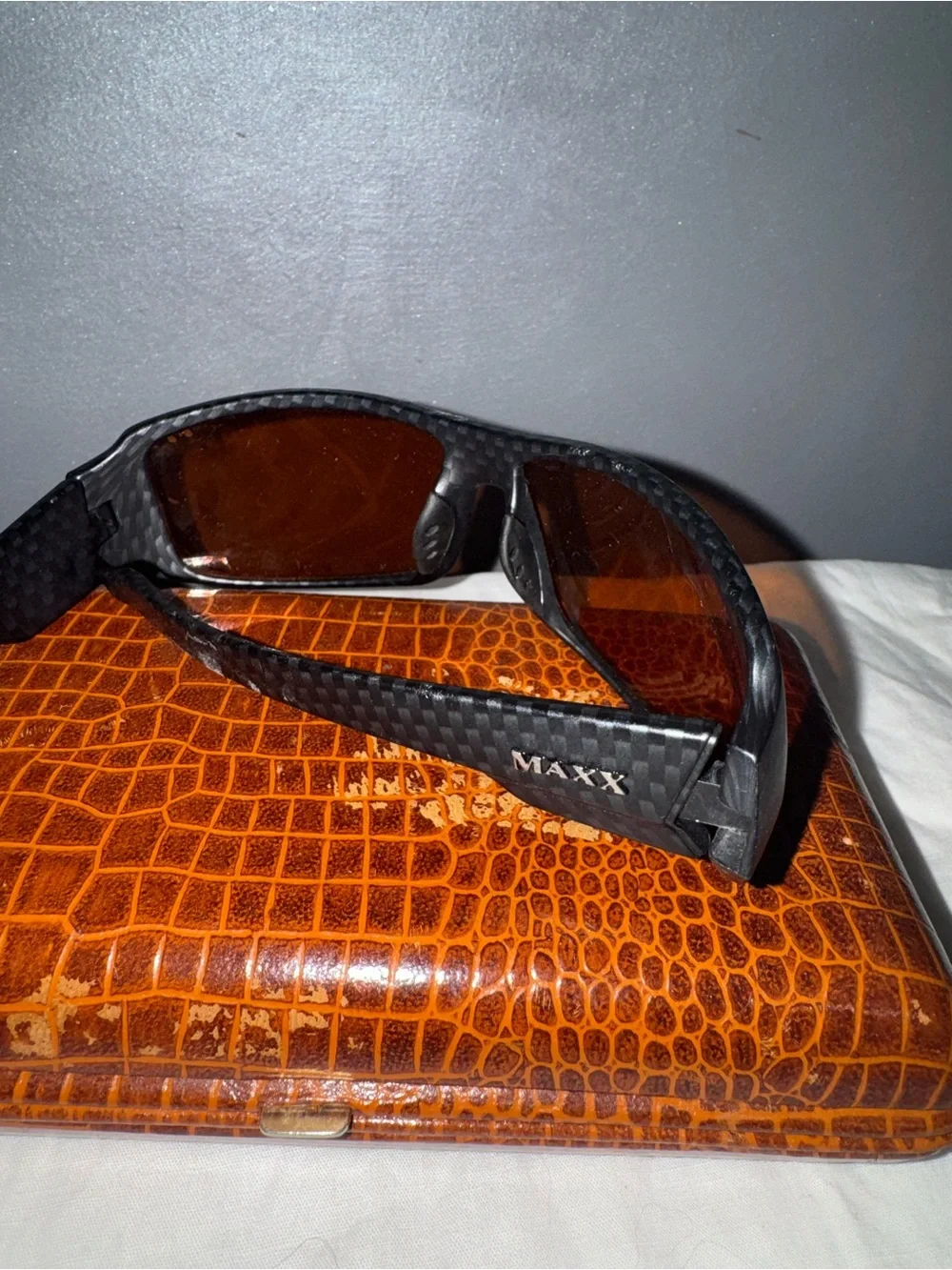 Men's Carbon-Texture driving golf Sunglasses with Amber Lenses